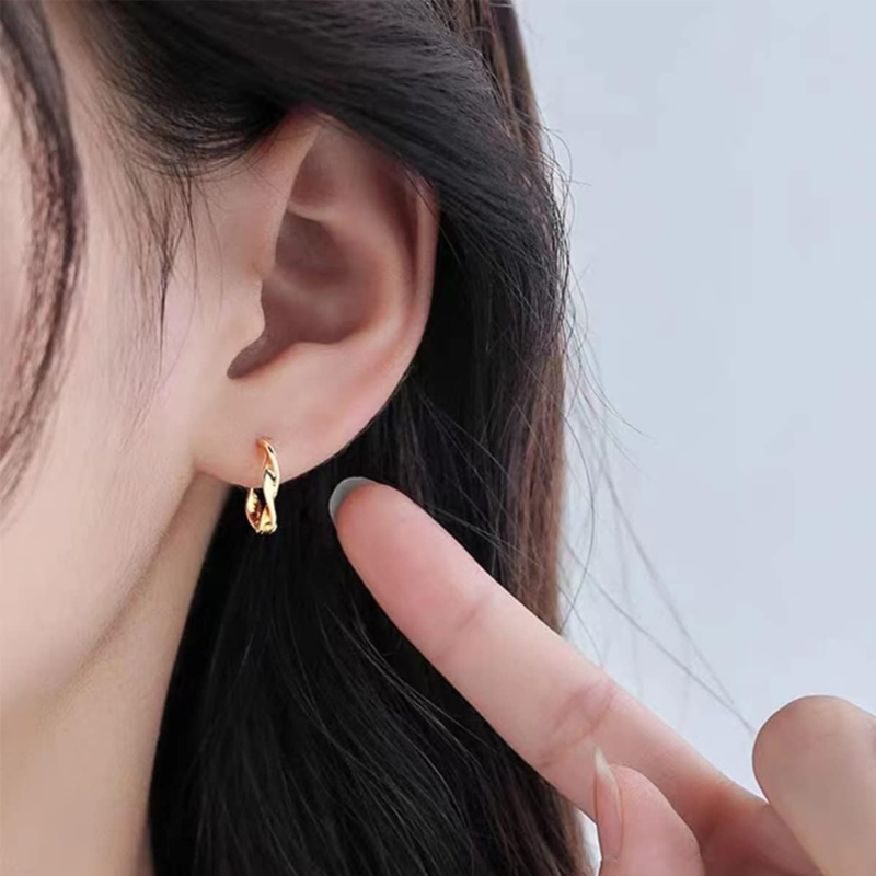Twisted Hoop Earrings in 18k Gold Plated