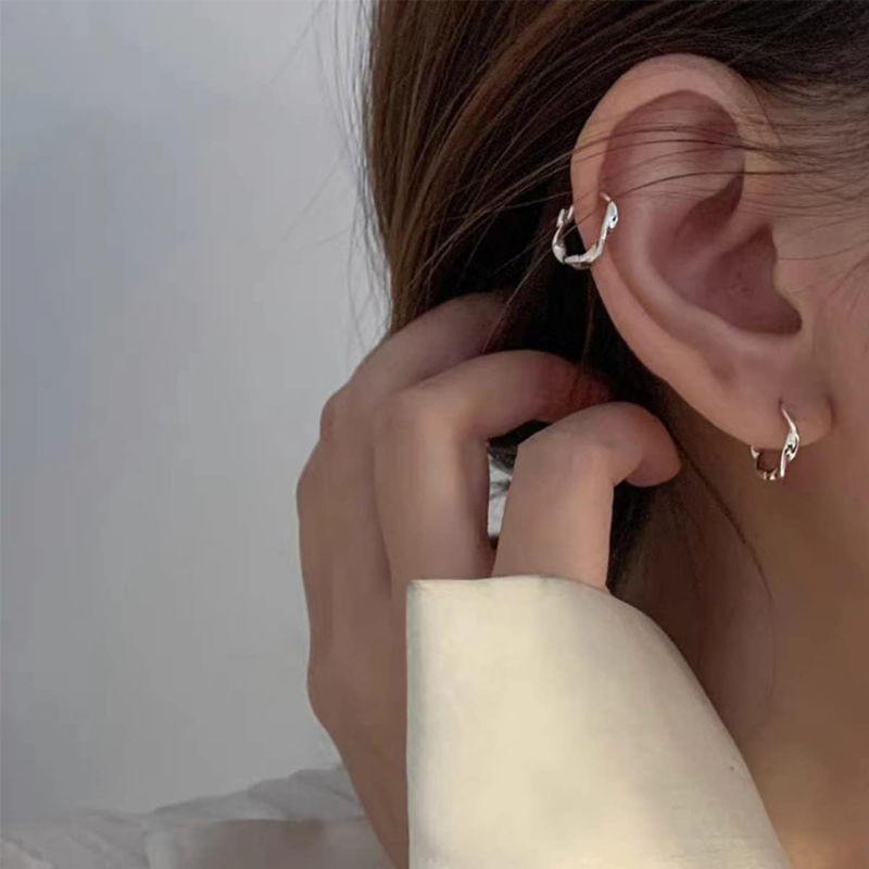 Twisted Hoop Earrings in 18k Gold Plated